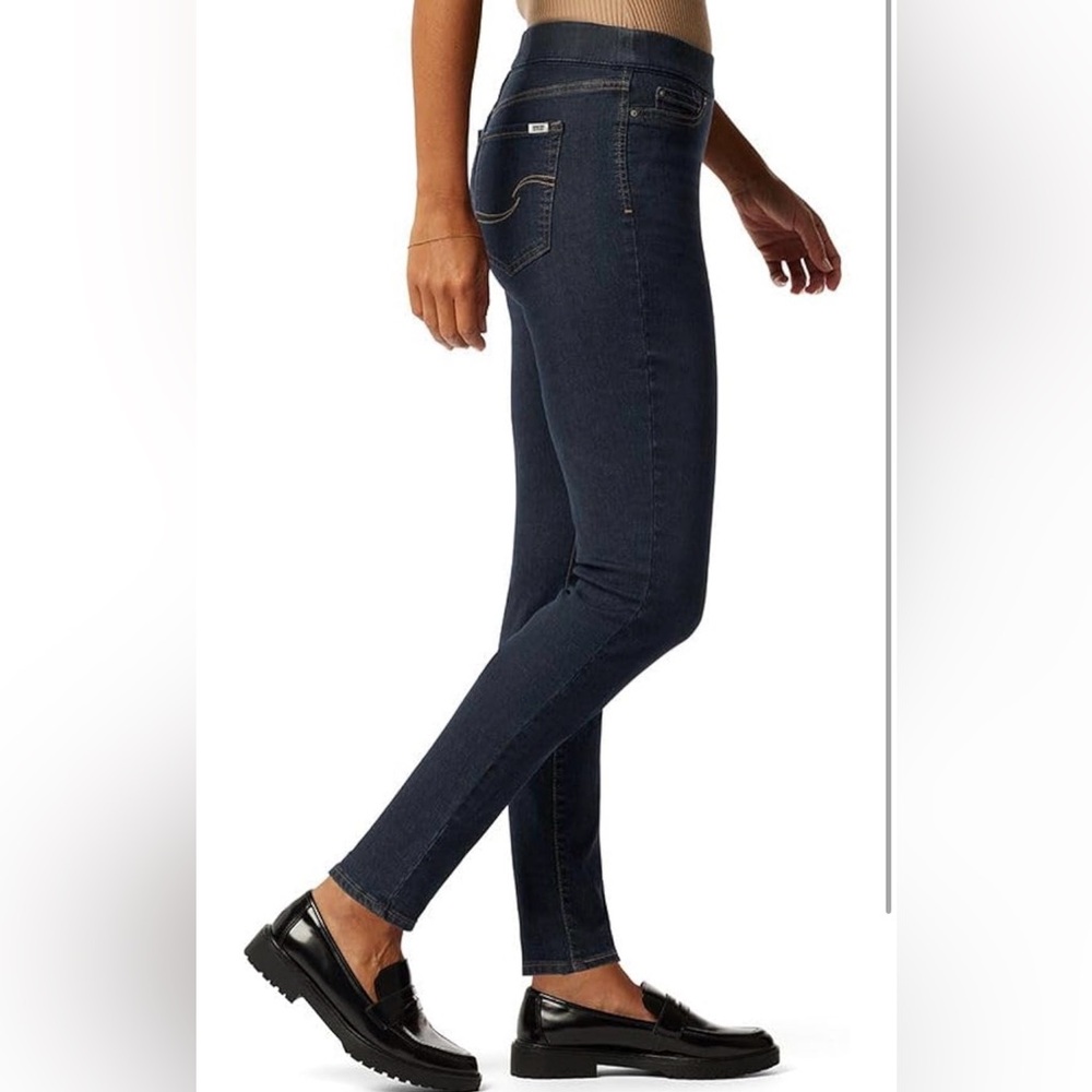 🥳HOST PICK!! 🥳 Signature by Levi Strauss -Totally Shaping Pull-On Skinny Jeans - Picture 3 of 12